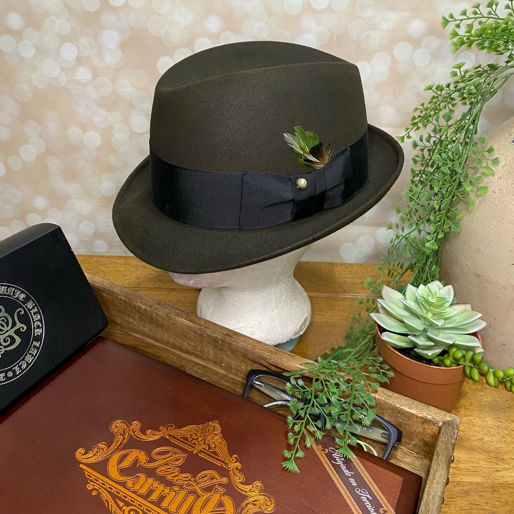 Sharp chocolate brown Lynn Hatter New York Fedora